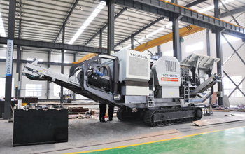 Tracked mobile crushing station